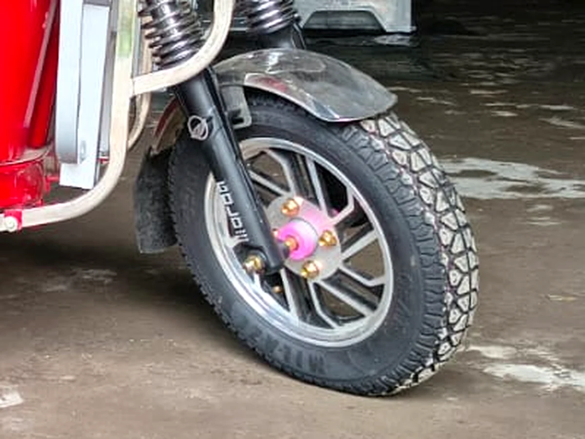 Genuine front alloy wheel on Money Metro e-rickshaw for rugged road durability