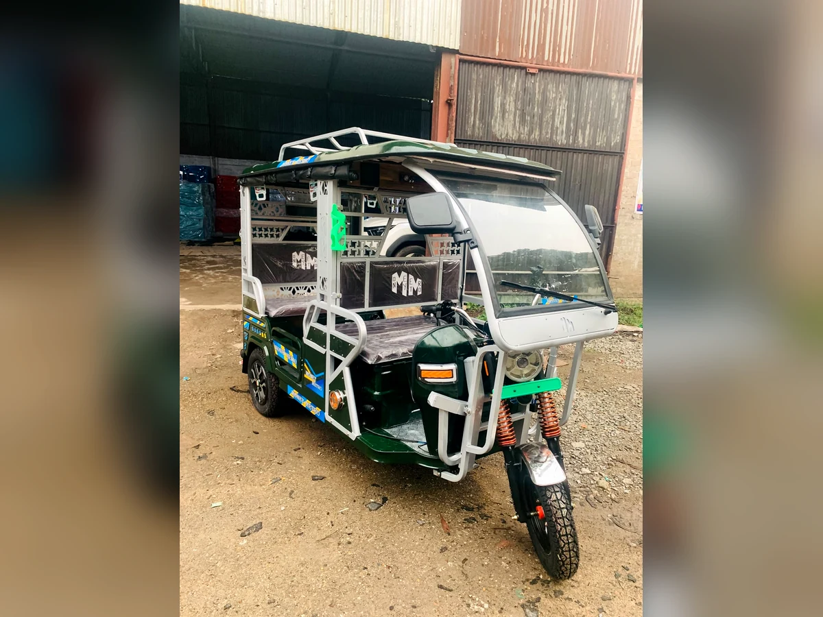 Green Money Metro Electric Rickshaw in Kakdwip facility